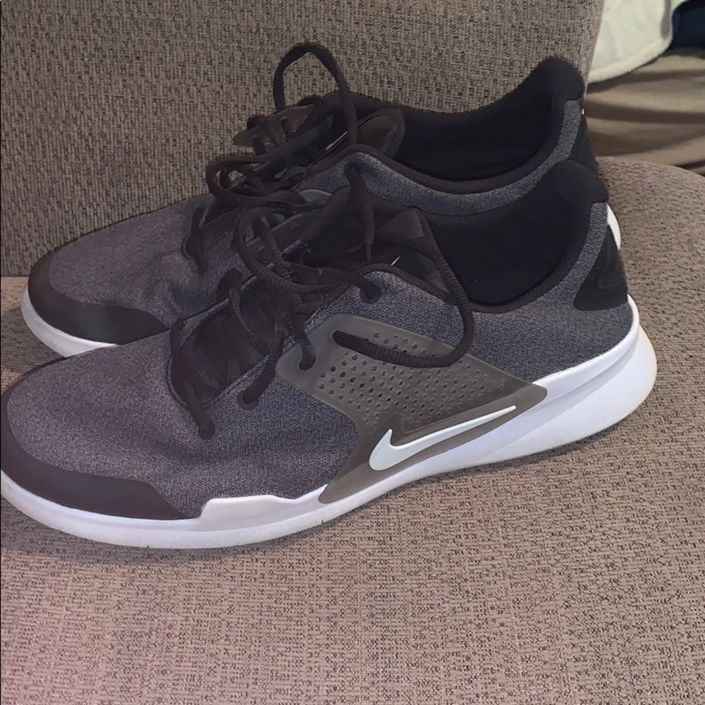 mens nike tennis shoes size 14